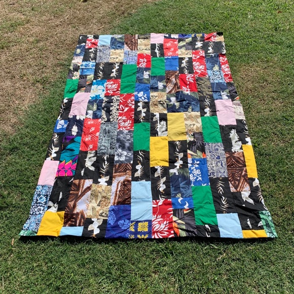 Other - Hawaiian Print Quilt Hibiscus Bedspread Blanket